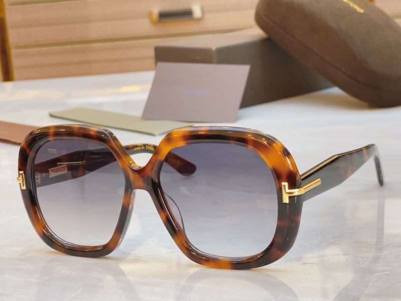 TOM FORD